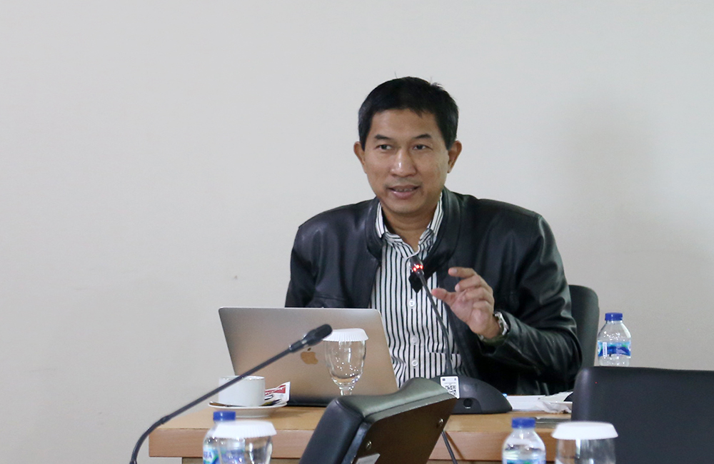 Upaya bersama lintas stakeholder diperlukan untuk memerangi maraknya judi online yang mengancam keuangan dan dampak sosial, menekankan peran penting pemerintah dan masyarakat sipil dalam penegakan hukum dan penyadaran publik.